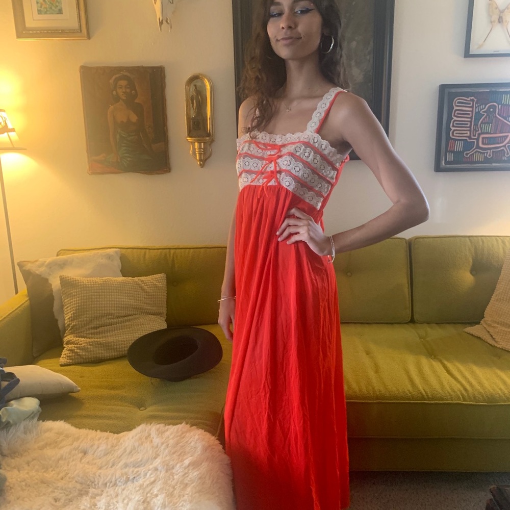 Vintage Red Ruffled Nylon Full Slip Medium/Large - Picture 6 of 6